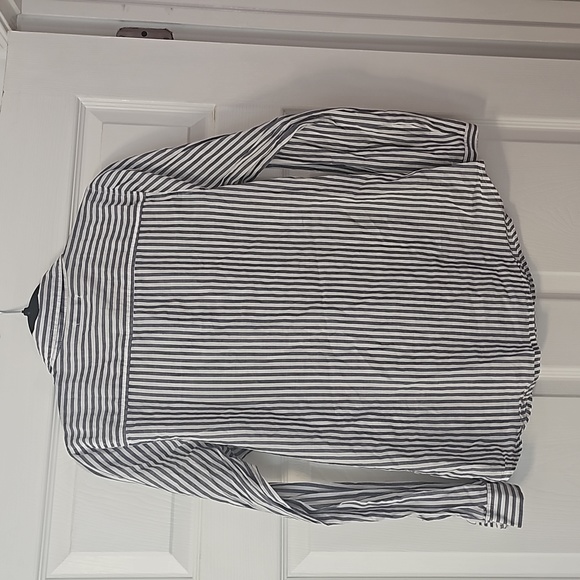 Super light and thin old navy striped button-down - Picture 5 of 8